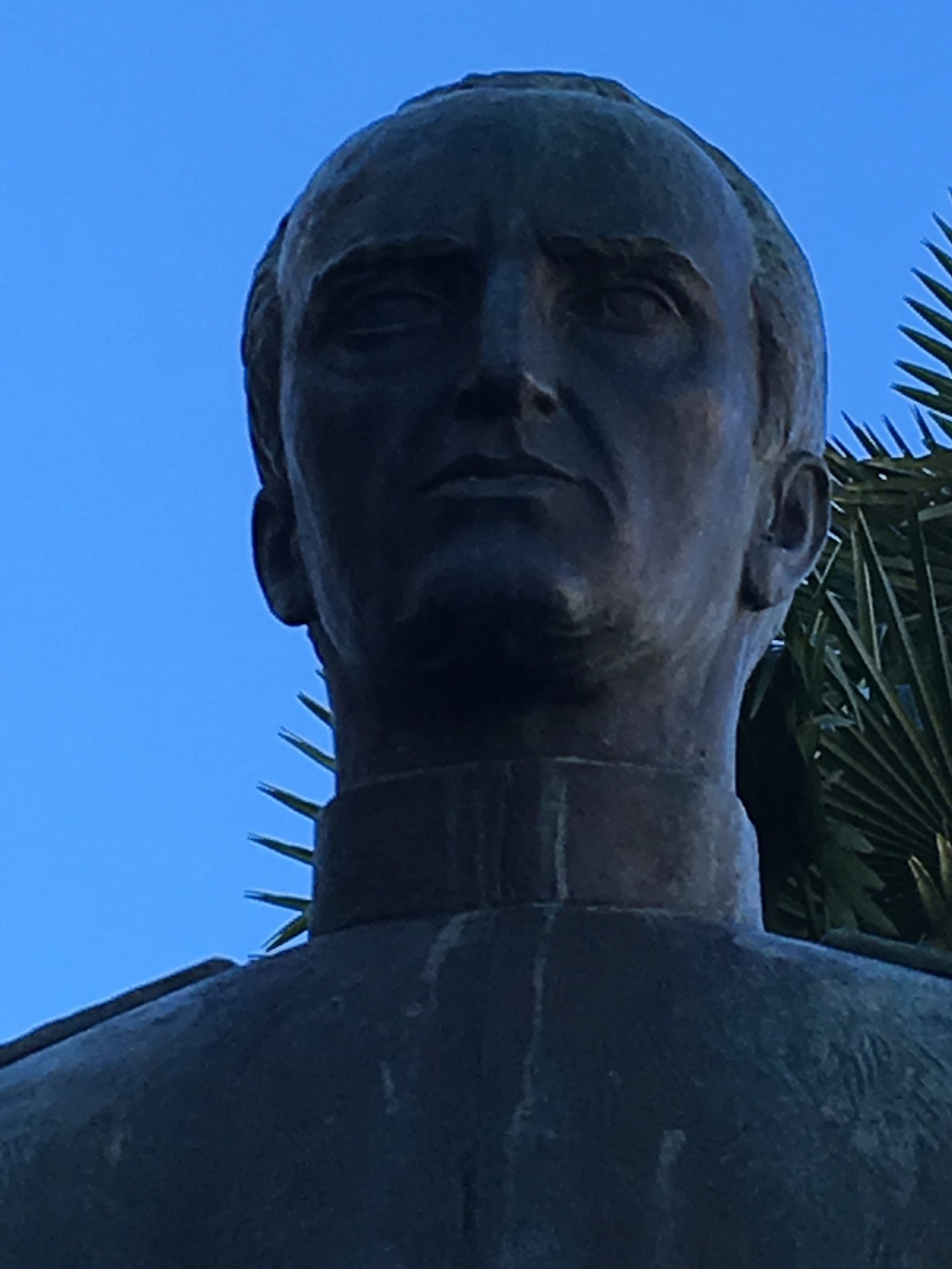 Raffaele Paolucci's statue, Orsogna (8).JPG